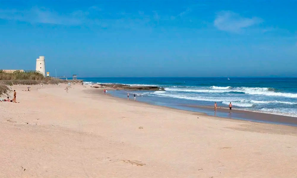 Playa de El Palmar para iniciarse en el surf